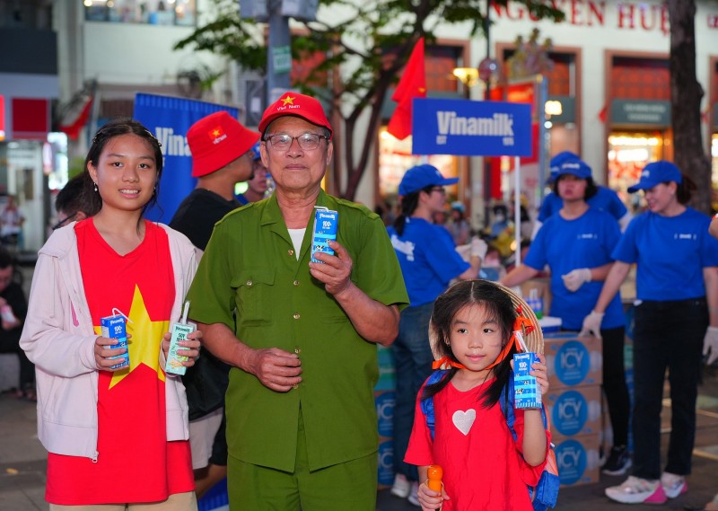 Vinamilk hòa cùng niềm vui của ngày hội thống nhất non sông