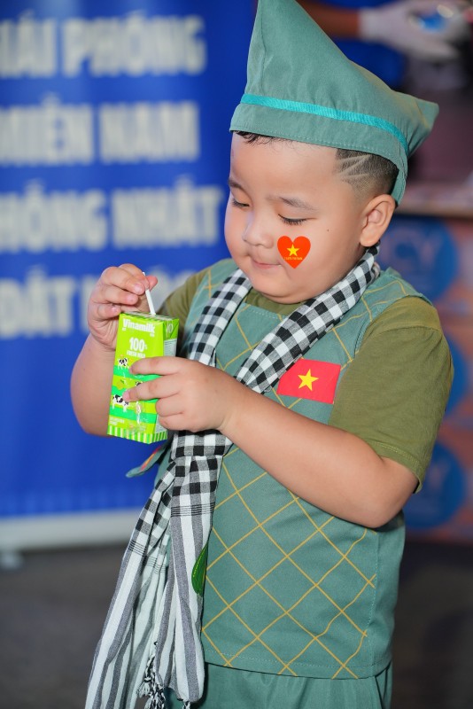 Vinamilk hòa cùng niềm vui của ngày hội thống nhất non sông