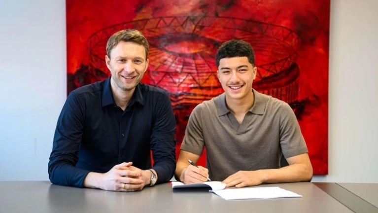 Bayer Leverkusen ký hợp đồng với tài năng Việt kiều