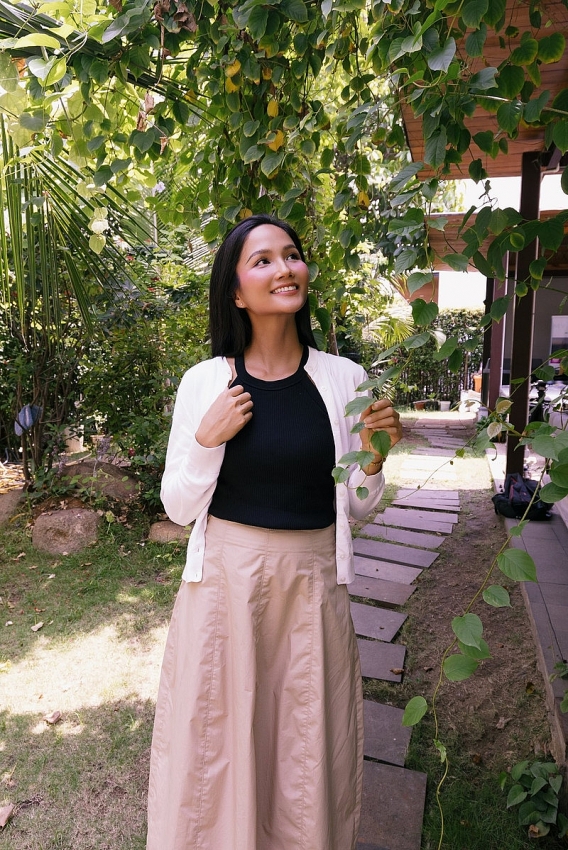 Hoa hậu H'Hen Niê lộ vóc dáng khác lạ, nghi vấn mang thai con đầu lòng