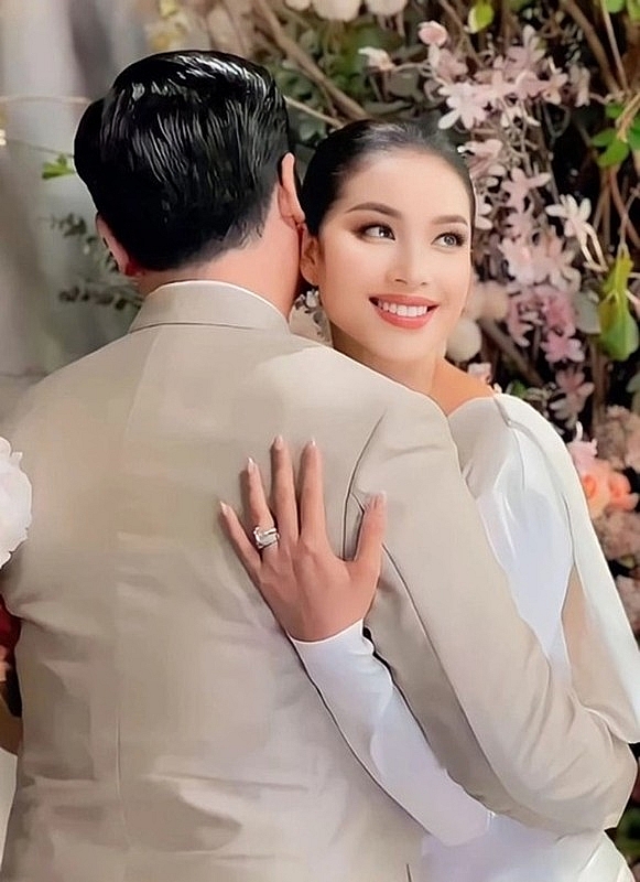 “Soi” cuộc sống của Hoa hậu Hoàn vũ Việt Nam Phạm Hương ở Mỹ