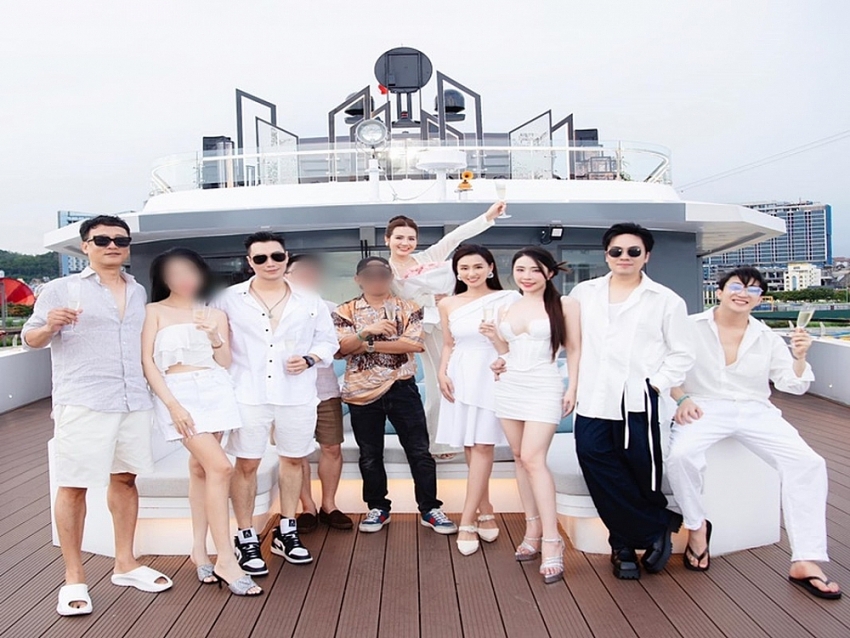 Hội bạn thân của “nữ diễn viên giàu nhất miền Bắc” Lã Thanh Huyền Hội bạn thân của “nữ diễn viên giàu nhất miền Bắc” Lã Thanh Huyền