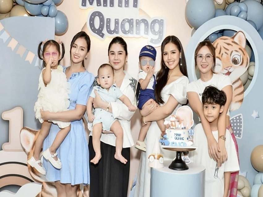 Hội bạn thân của “nữ diễn viên giàu nhất miền Bắc” Lã Thanh Huyền Hội bạn thân của “nữ diễn viên giàu nhất miền Bắc” Lã Thanh Huyền
