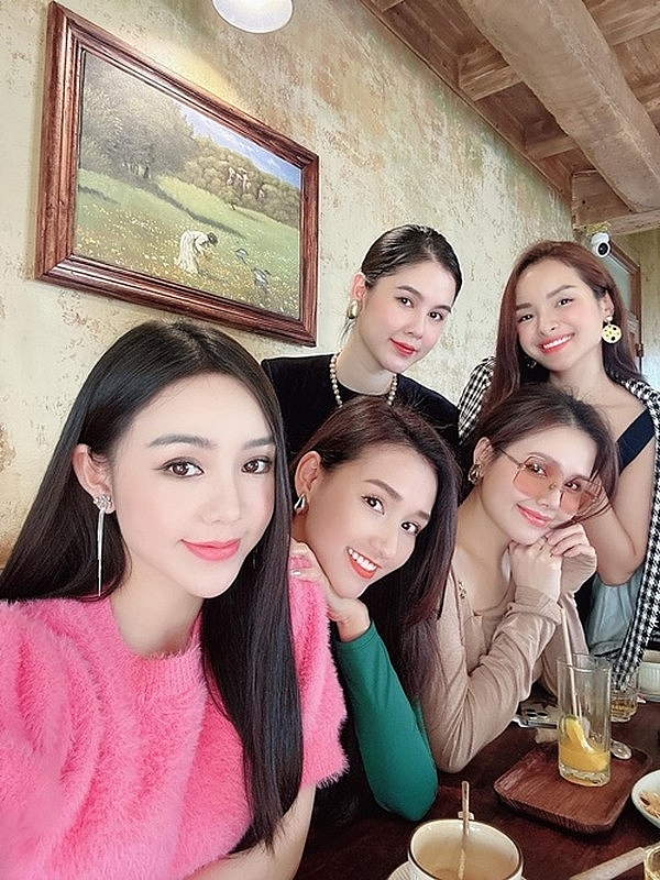 Hội bạn thân của “nữ diễn viên giàu nhất miền Bắc” Lã Thanh Huyền Hội bạn thân của “nữ diễn viên giàu nhất miền Bắc” Lã Thanh Huyền