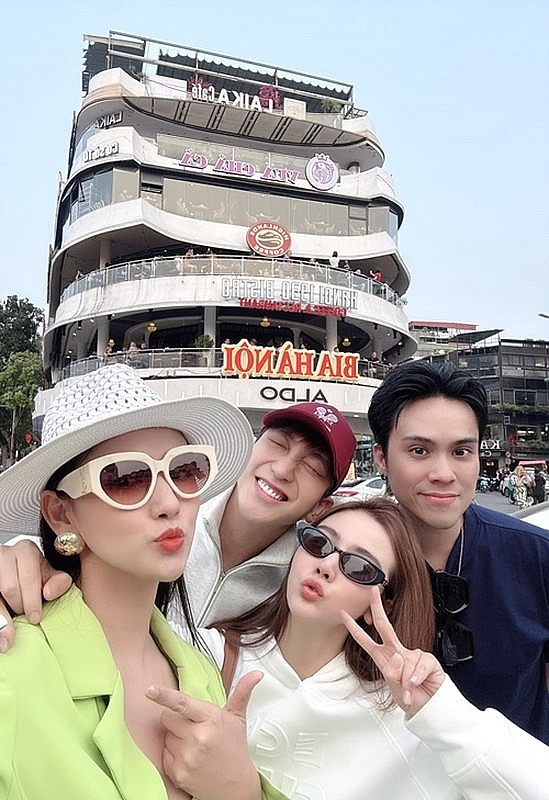 Hội bạn thân của “nữ diễn viên giàu nhất miền Bắc” Lã Thanh Huyền Hội bạn thân của “nữ diễn viên giàu nhất miền Bắc” Lã Thanh Huyền