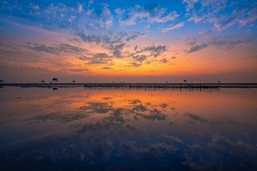Ngắm biển Đồng Châu “ảo diệu” trong ánh bình minh Ngắm biển Đồng Châu “ảo diệu” trong ánh bình minh