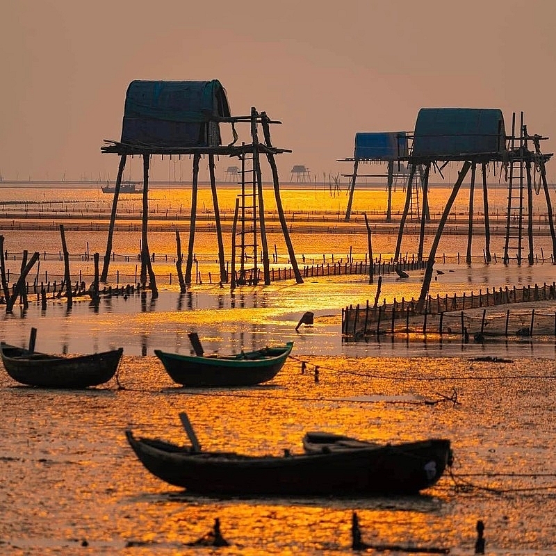 Ngắm biển Đồng Châu “ảo diệu” trong ánh bình minh Ngắm biển Đồng Châu “ảo diệu” trong ánh bình minh