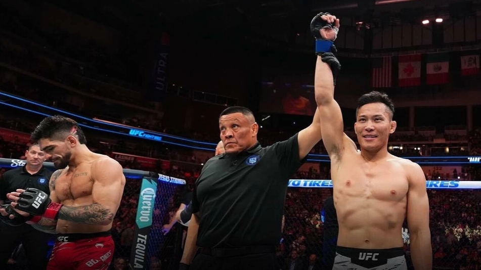 Quang Lê - võ sĩ gốc Việt bật khóc sau chiến thắng đầu tiên tại UFC