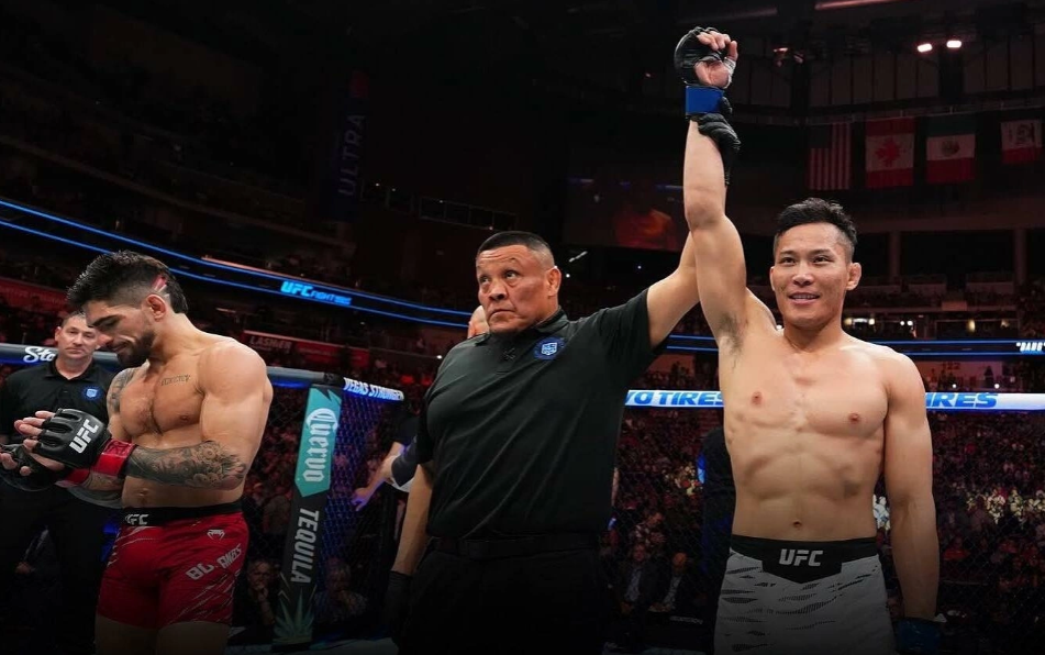 Quang Lê - võ sĩ gốc Việt bật khóc sau chiến thắng đầu tiên tại UFC