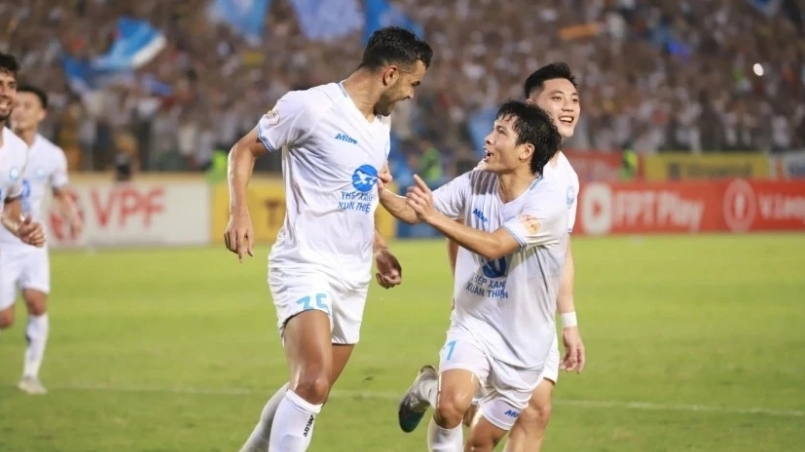 Thắng đậm Hà Nội FC, Thép xanh Nam Định sáng cửa vô địch V-League