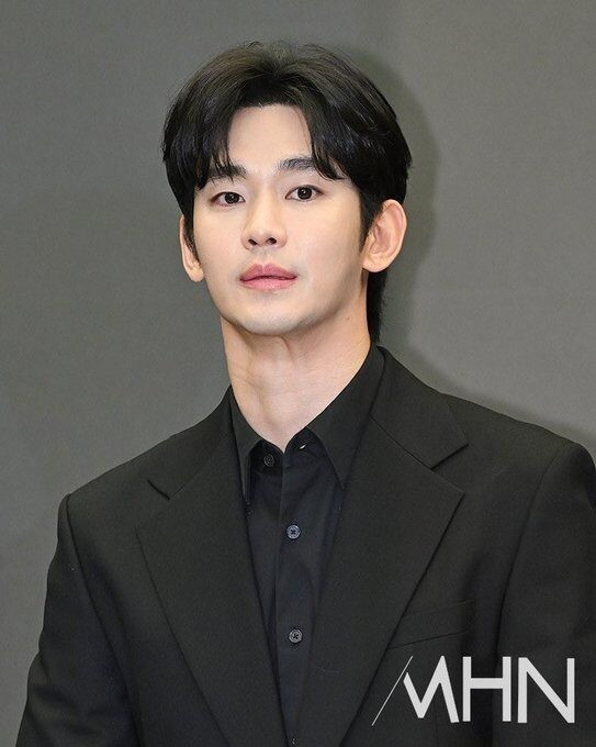 Kim Soo Hyun bỏ túi hàng chục triệu USD sau bê bối tình ái