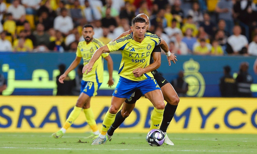 Ronaldo mờ nhạt, Al Nassr thua ngược đội bóng của Benzema