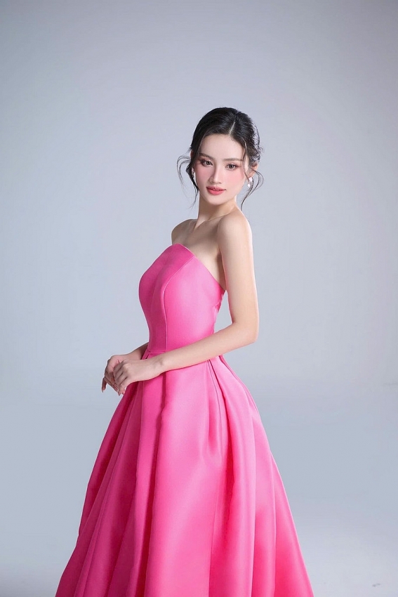 Tự trang điểm, Ý Nhi xuất hiện như công chúa tại Miss World 2025
