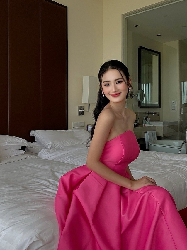 Tự trang điểm, Ý Nhi xuất hiện như công chúa tại Miss World 2025