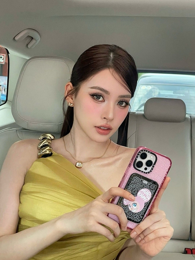 Tiểu Vy xinh đẹp như búp bê, xứng danh 'mỹ nhân ngàn năm có một' Tiểu Vy xinh đẹp như búp bê, xứng danh 'mỹ nhân ngàn năm có một'