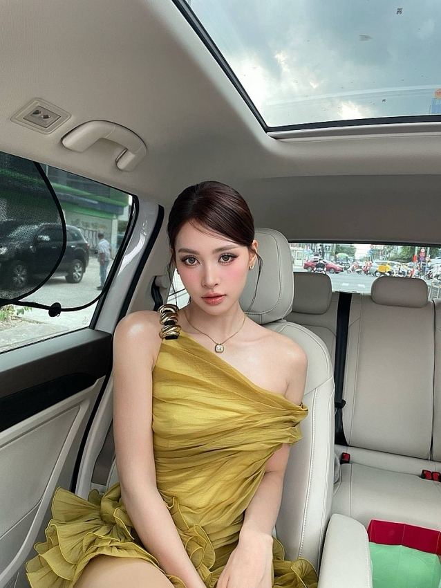 Tiểu Vy xinh đẹp như búp bê, xứng danh 'mỹ nhân ngàn năm có một' Tiểu Vy xinh đẹp như búp bê, xứng danh 'mỹ nhân ngàn năm có một'