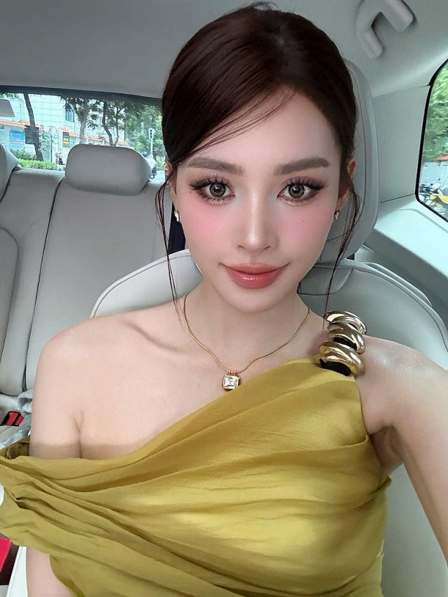 Tiểu Vy xinh đẹp như búp bê, xứng danh 'mỹ nhân ngàn năm có một' Tiểu Vy xinh đẹp như búp bê, xứng danh 'mỹ nhân ngàn năm có một'