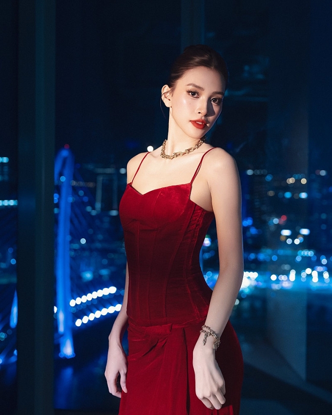 Tiểu Vy xinh đẹp như búp bê, xứng danh 'mỹ nhân ngàn năm có một' Tiểu Vy xinh đẹp như búp bê, xứng danh 'mỹ nhân ngàn năm có một'