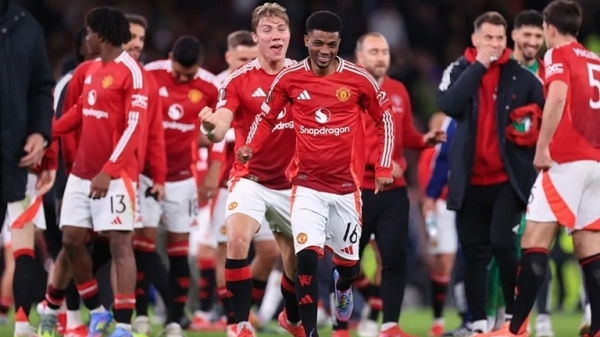 Man Utd đi vào lịch sử Europa League