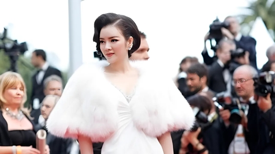 Những trang phục đẹp lộng lẫy của Lý Nhã Kỳ