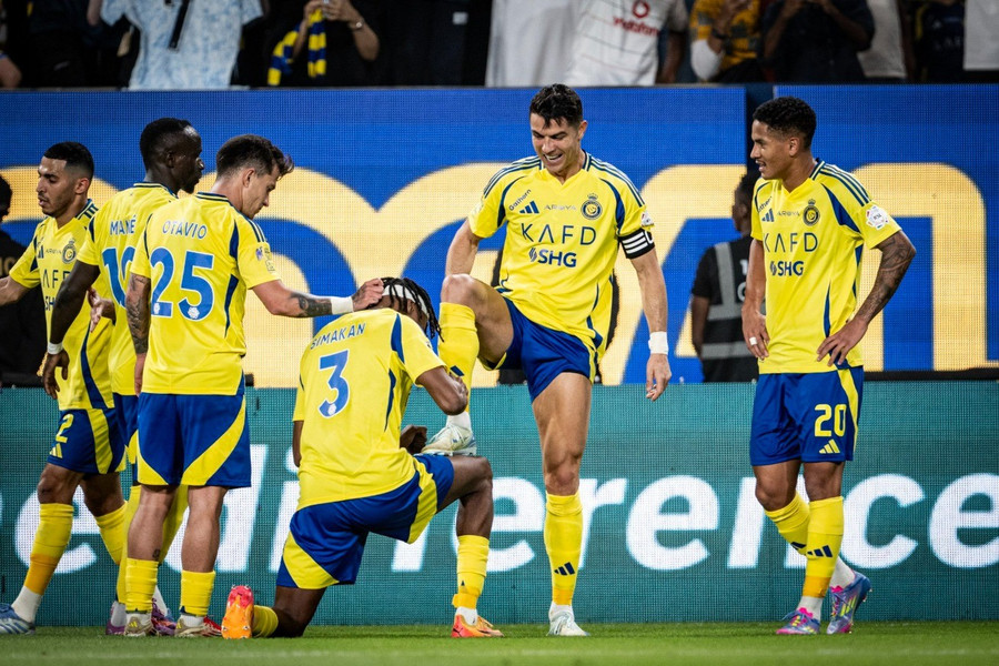 Ronaldo ra ‘điều kiện oái oăm’ để ở lại Al Nassr