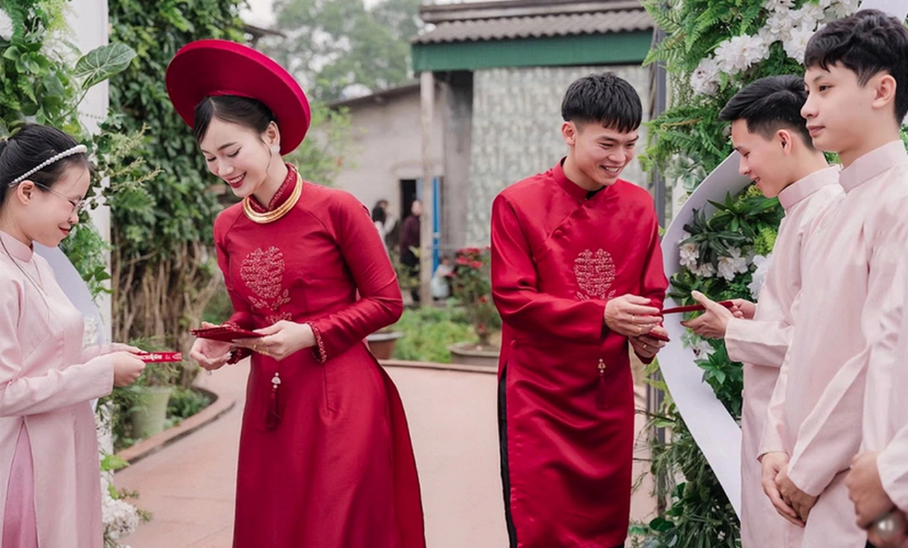 Loạt ảnh hẹn hò tình tứ của Hồ Văn Cường và vợ hot girl