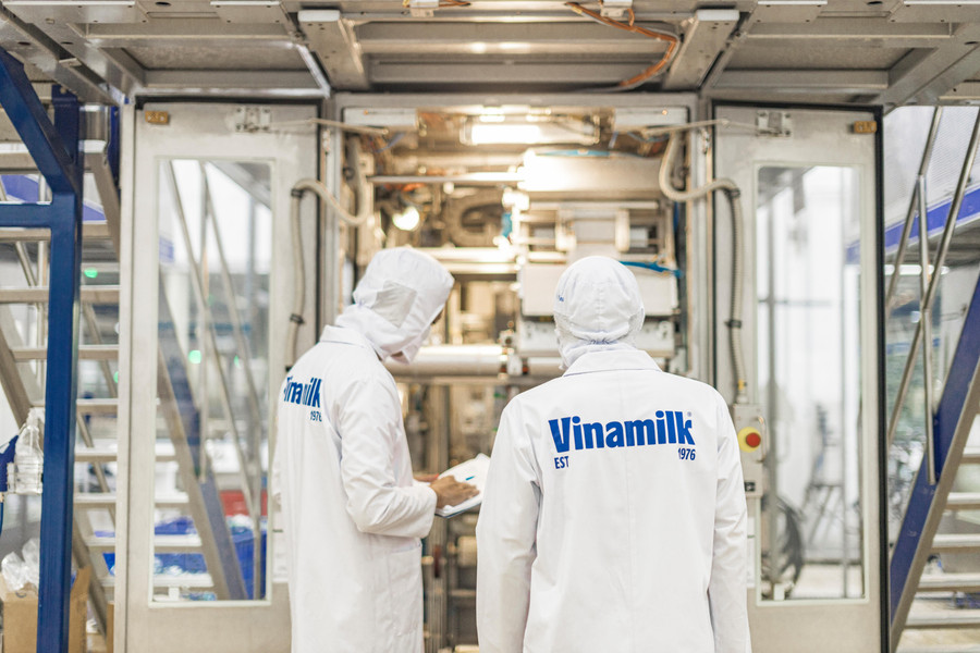 400 phép thử, 200 kiểm định: Vinamilk đặt lại chuẩn sữa tươi Việt