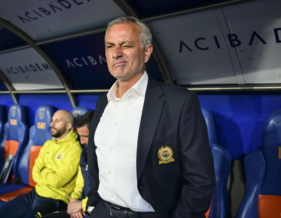 HLV Mourinho thay Amorim dẫn dắt Man Utd?