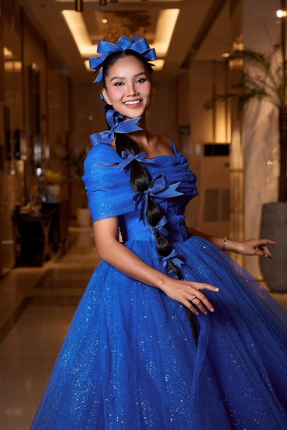 Hoa hậu H'Hen Niê ‘lột xác’, xuất hiện như Lọ Lem trong cổ tích Hoa hậu H'Hen Niê ‘lột xác’, xuất hiện như Lọ Lem trong cổ tích