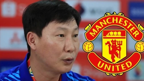 Malaysia làm khó HLV Kim Sang-sik trận gặp Man United