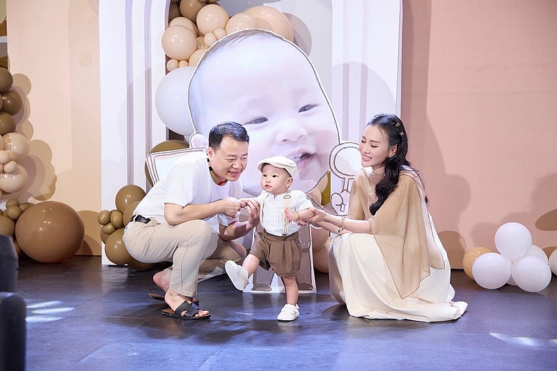 Phương Oanh 'chơi lớn' trong tiệc sinh nhật cặp song sinh