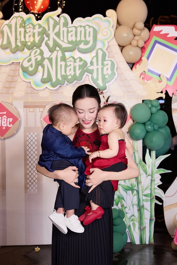 Phương Oanh 'chơi lớn' trong tiệc sinh nhật cặp song sinh
