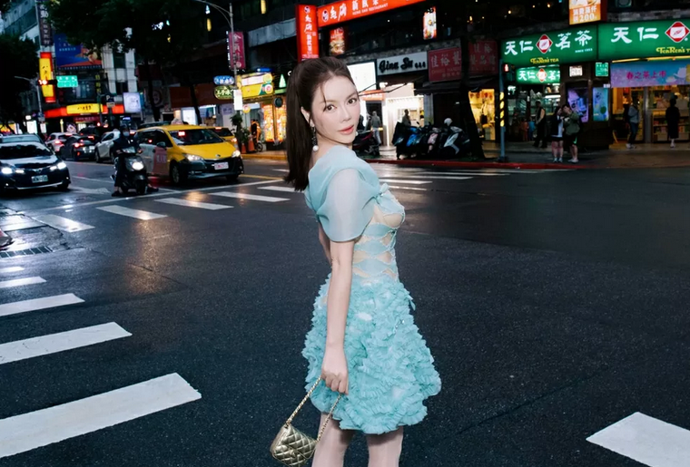 Mặc gợi cảm như Lý Nhã Kỳ