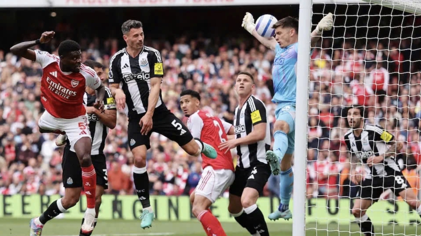 Arsenal thắng Newcastle, giành vé dự Champions League