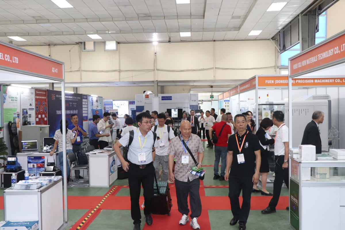 Triển lãm năm nay thu hút hơn 250 gian hàng từ 200 tổ chức, doanh nghiệp và đơn vị nghiên cứu trong nước, quốc tế. Ảnh: Hoàng Tùng