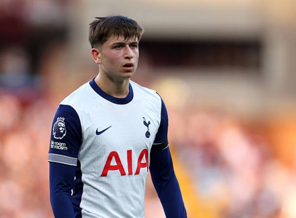 Mikey Moore trở thành cầu thủ trẻ nhất lịch sử vô địch UEFA Europa League