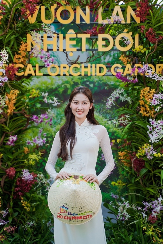 Hoa hậu Quế Anh hóa thân thành ‘đóa hoa lan’ gây thương nhớ