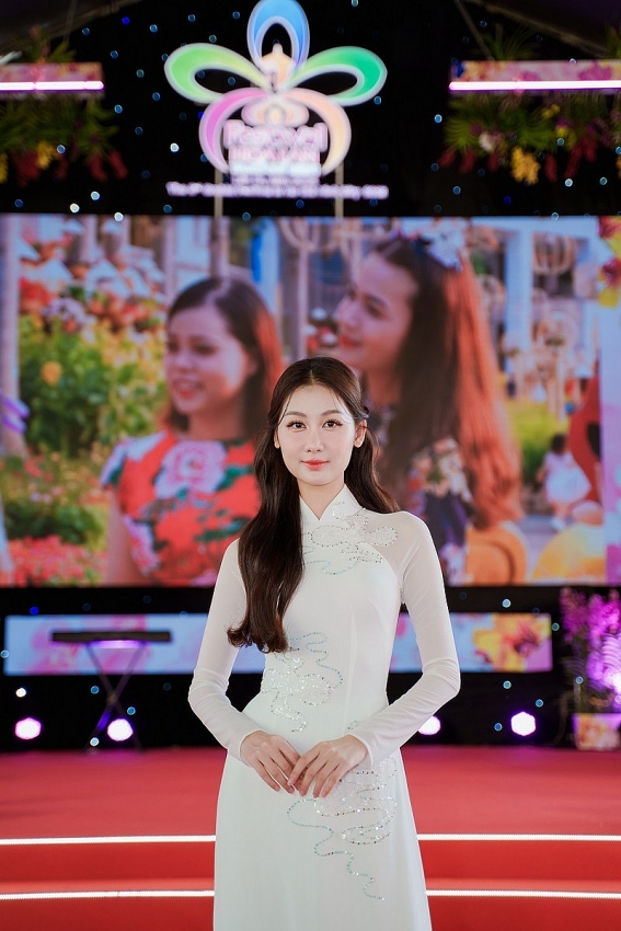 Hoa hậu Quế Anh hóa thân thành ‘đóa hoa lan’ gây thương nhớ