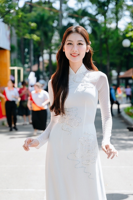 Hoa hậu Quế Anh hóa thân thành ‘đóa hoa lan’ gây thương nhớ