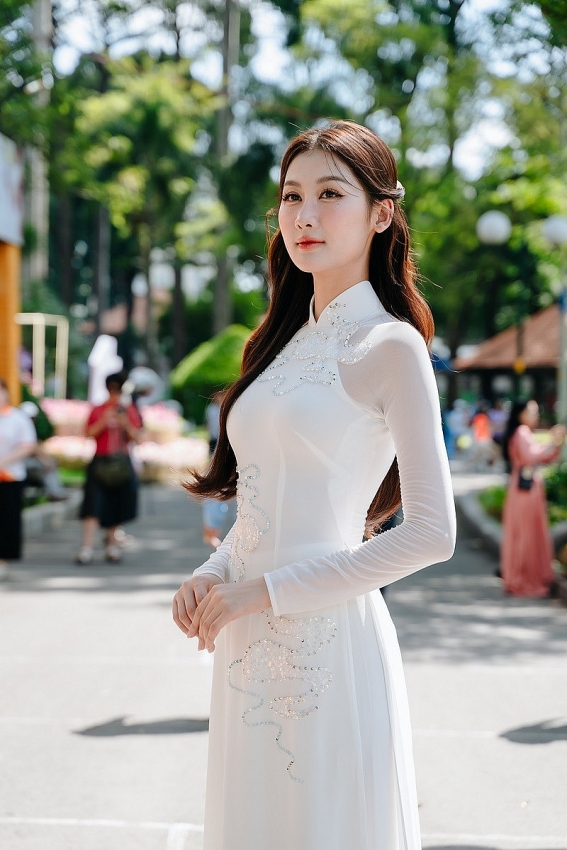 Hoa hậu Quế Anh hóa thân thành ‘đóa hoa lan’ gây thương nhớ