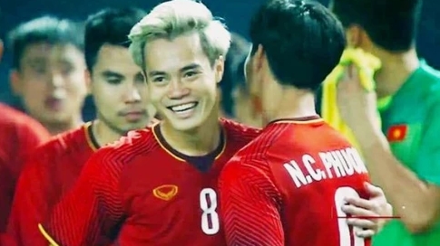 Văn Toàn nhận món quà đặc biệt từ Công Phượng