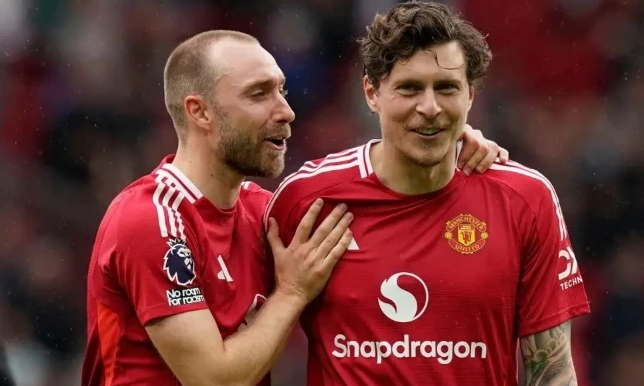 Man United chia tay 3 cầu thủ