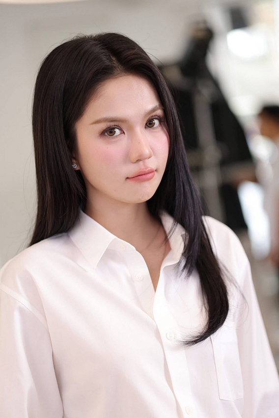 Ngọc Trinh diện trang phục đơn giản gây sốt