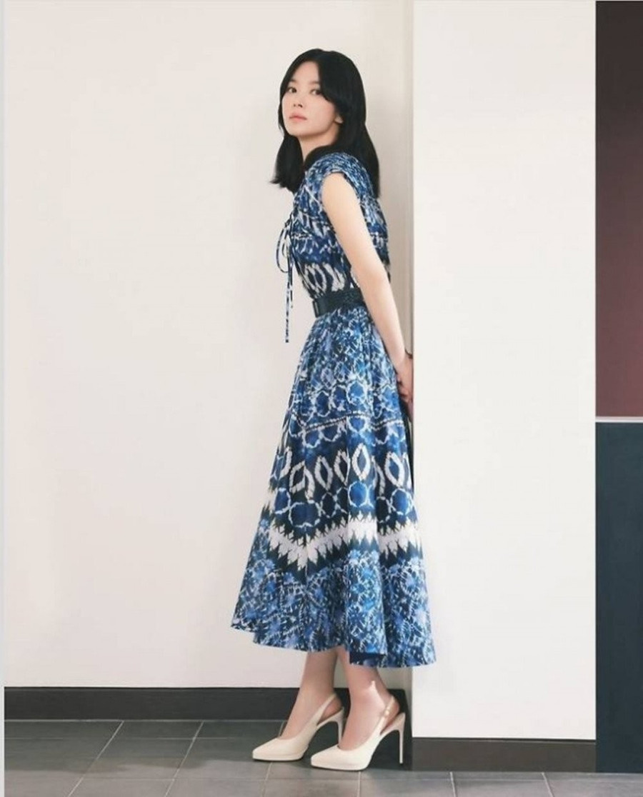 Thời trang tối giản của Song Hye Kyo nhận mưa lời khen