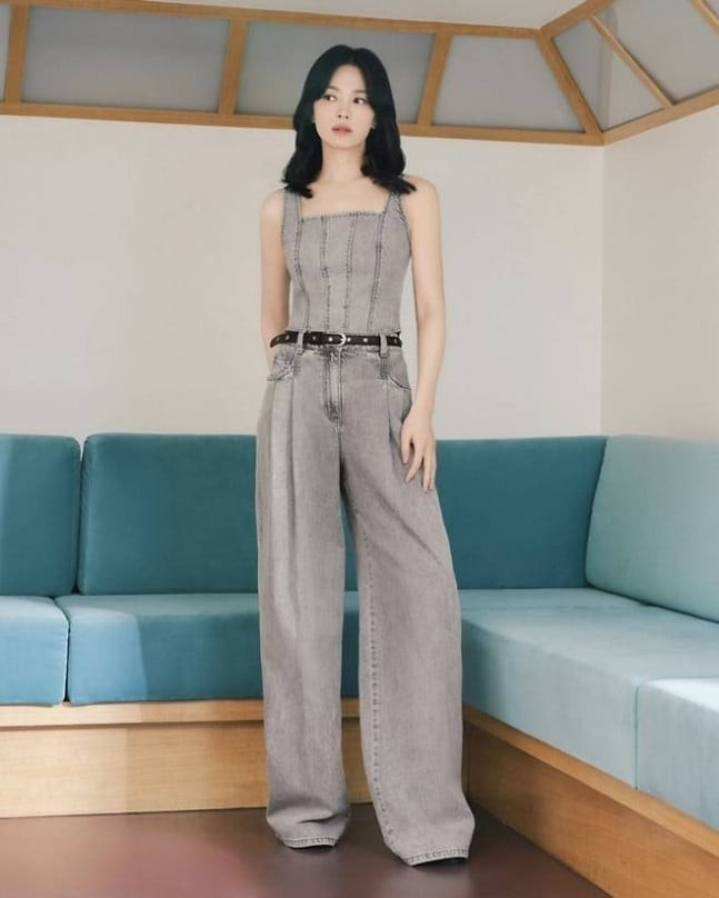 Thời trang tối giản của Song Hye Kyo nhận mưa lời khen
