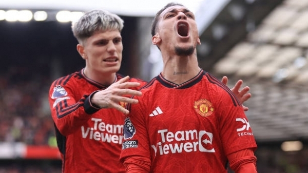HLV Ten Hag nhắm 2 cầu thủ Man Utd cho Leverkusen