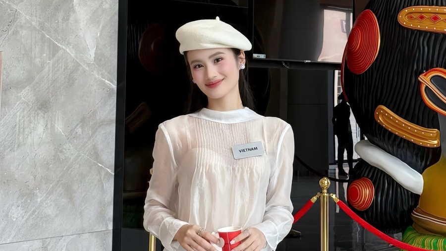 'Bà trùm' hoa hậu hé lộ tin nhắn đặc biệt về Ý Nhi trước giờ G