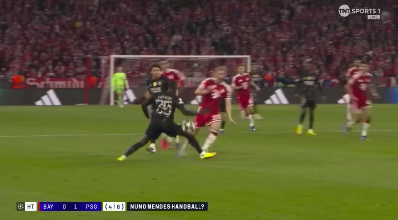 Trọng tài khiến Bayern Munich phẫn nộ rời Champions League