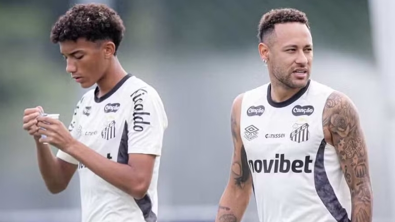 Neymar xin lỗi vụ ‘tác động vật lý đàn em’