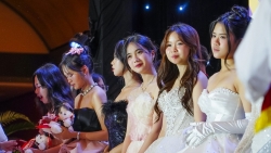 Chạm 18: Lễ tri ân và trưởng thành của học sinh Chuyên KHXH&amp;NV trở lại với nhiều cảm xúc